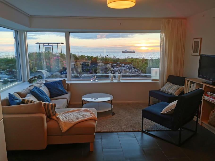 Beach Front Appartments In Design Eco-Villa อุลสไตน์วิค ภายนอก รูปภาพ